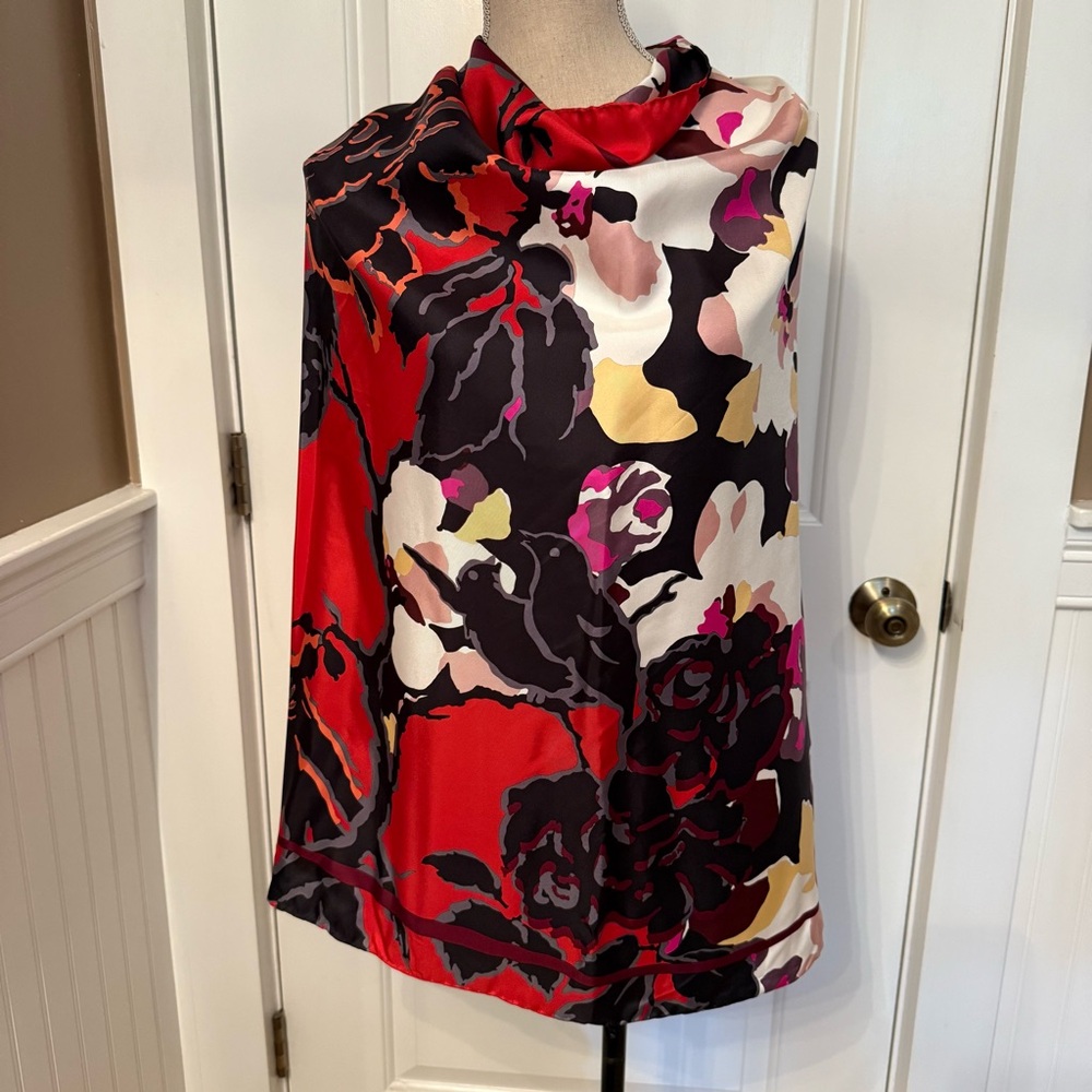 DIANE VON FURSTENBERG SCARF WHITE RED BLACK FLORAL SILK SQUARE LUXURY ACCESSORY